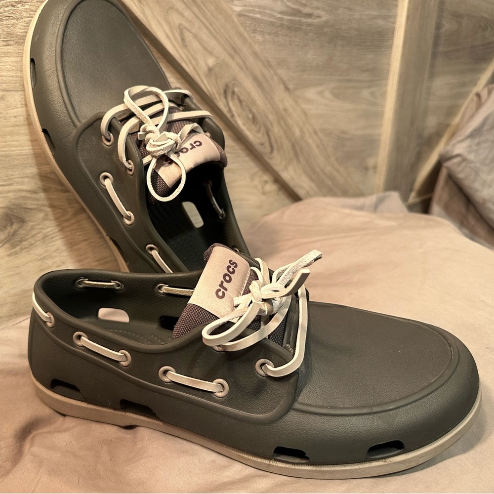 Men’s 8 Crocs Grey Boat Shoes